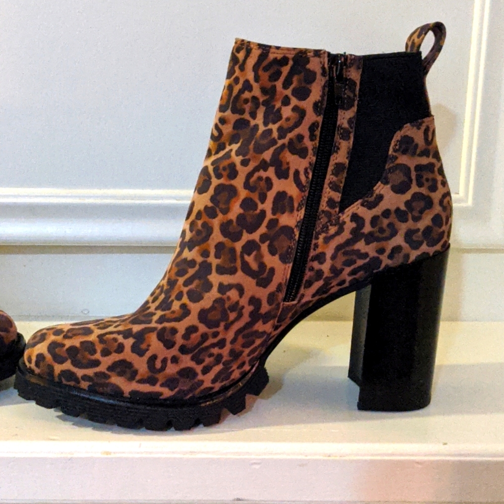 Chunky Heeled Leopard Print Boots